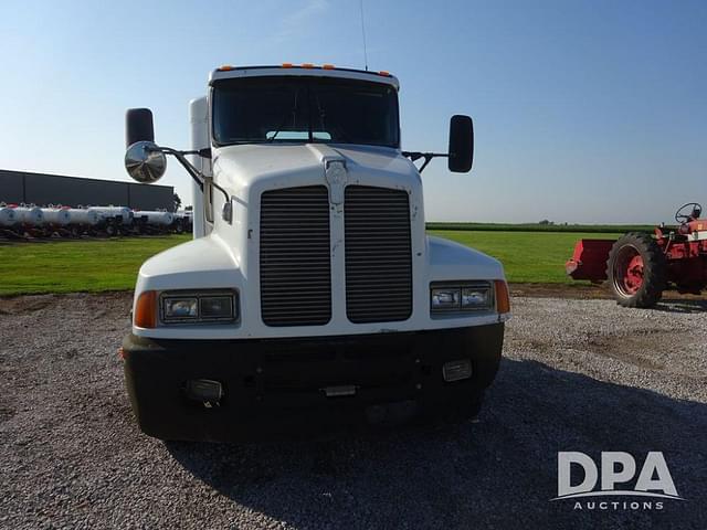 Image of Kenworth T600B equipment image 4