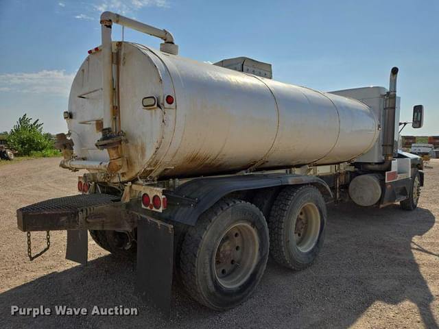 Image of Kenworth T600B equipment image 4