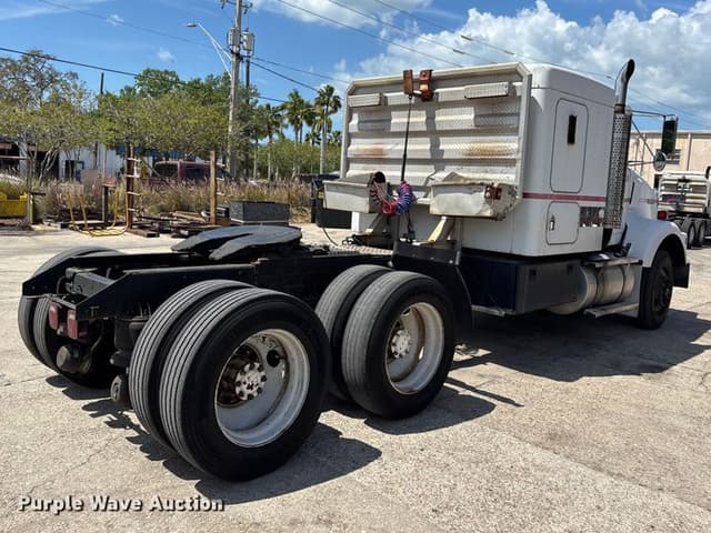 Image of Kenworth T8000 equipment image 4