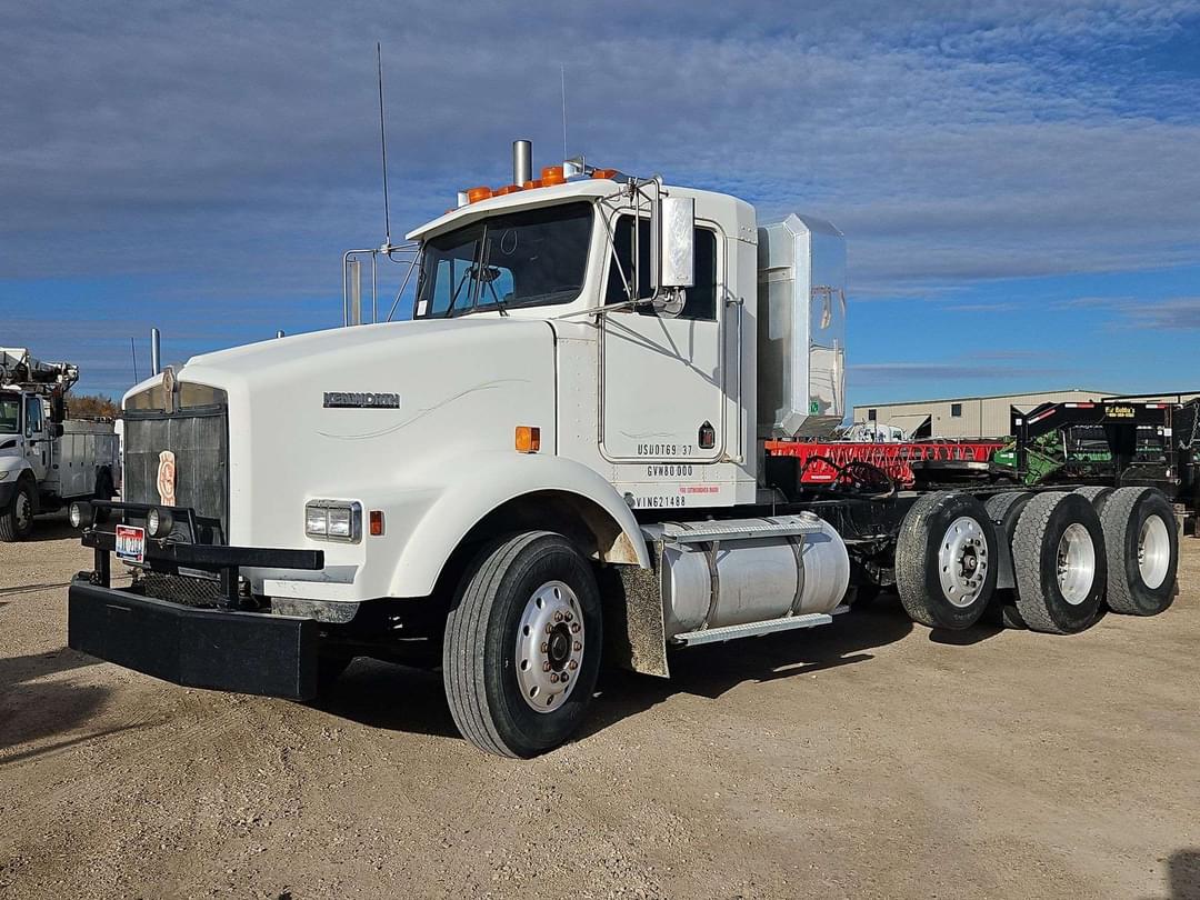 Image of Kenworth T800B Primary image