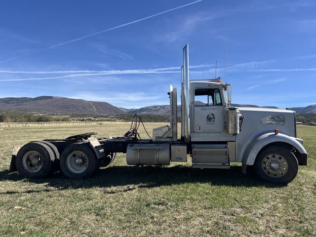 Image of Kenworth W900 equipment image 3