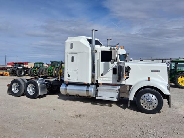 Image of Kenworth W900 equipment image 1