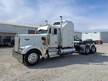 Main image Kenworth W900