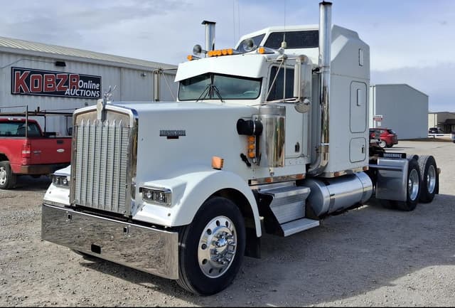 Image of Kenworth W900 equipment image 2
