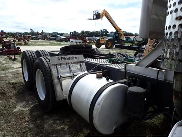 Image of Kenworth W900 equipment image 4
