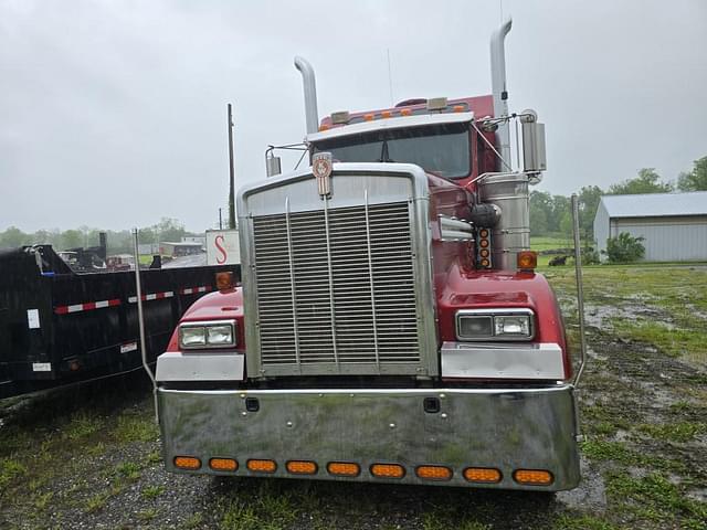 Image of Kenworth W900 equipment image 4