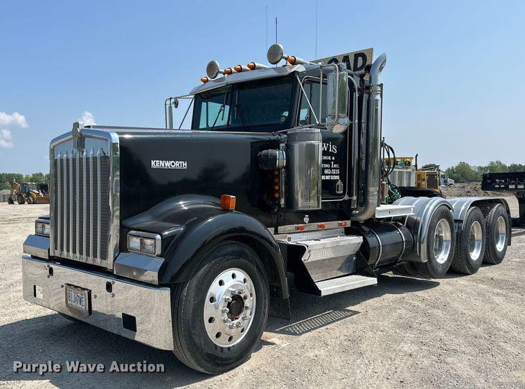 Main image Kenworth W900