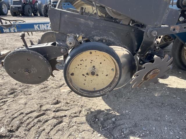 Image of Kinze 2200 equipment image 4