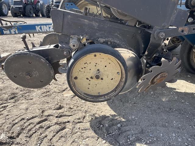 Image of Kinze 2200 equipment image 4