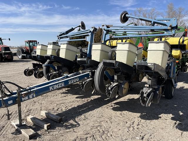 Image of Kinze 2200 equipment image 1