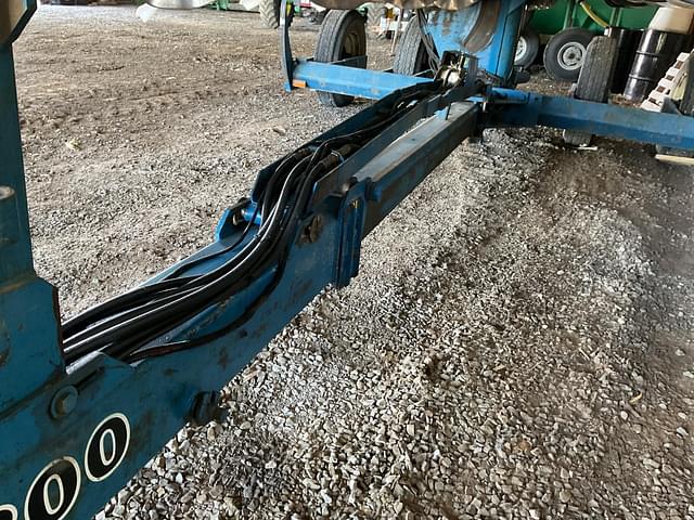 Image of Kinze 2300 equipment image 4