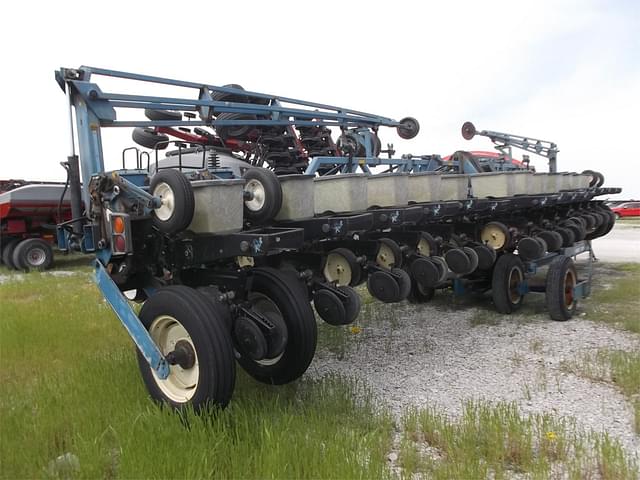 Image of Kinze 2300 equipment image 4