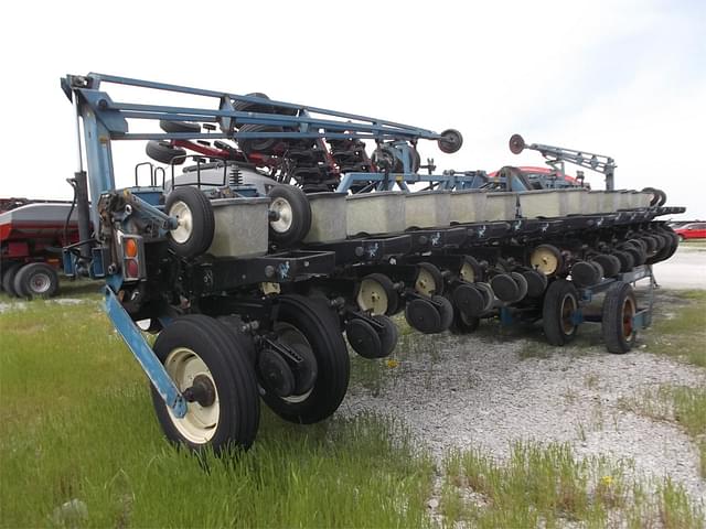 Image of Kinze 2300 equipment image 4