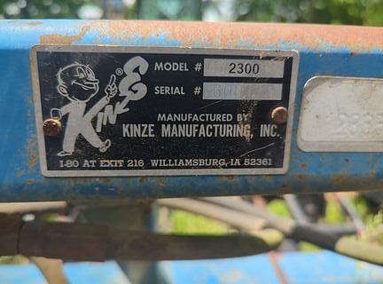 Image of Kinze 2300 equipment image 3