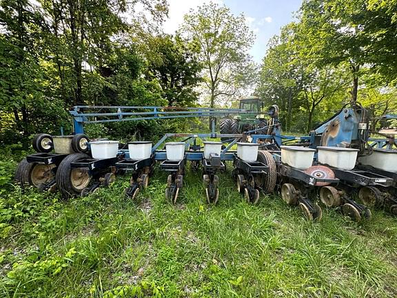 Image of Kinze 2300 equipment image 4