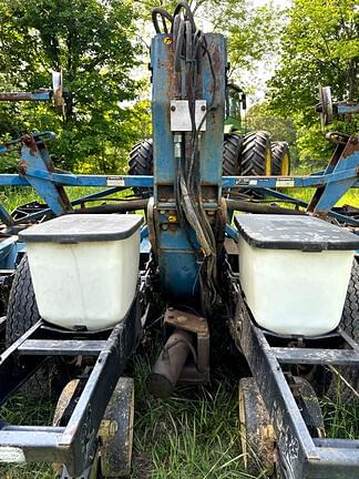 Image of Kinze 2300 equipment image 2
