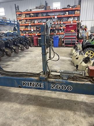 Image of Kinze 2600 equipment image 1