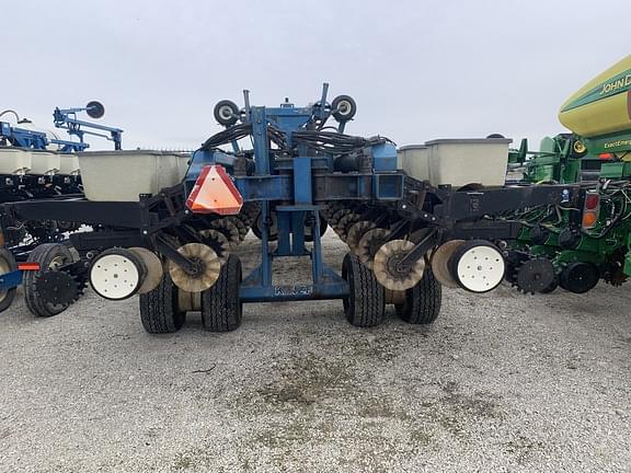 Image of Kinze 2700 equipment image 2