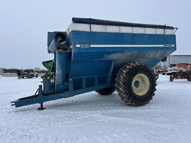 Image of Kinze 640 equipment image 2