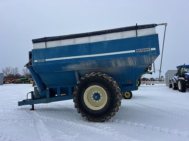 Image of Kinze 640 equipment image 3