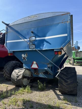 Image of Kinze 840 equipment image 2
