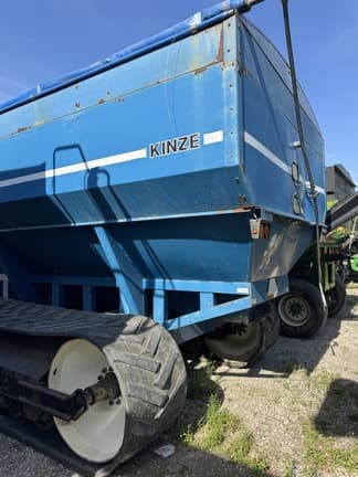 Image of Kinze 840 equipment image 3