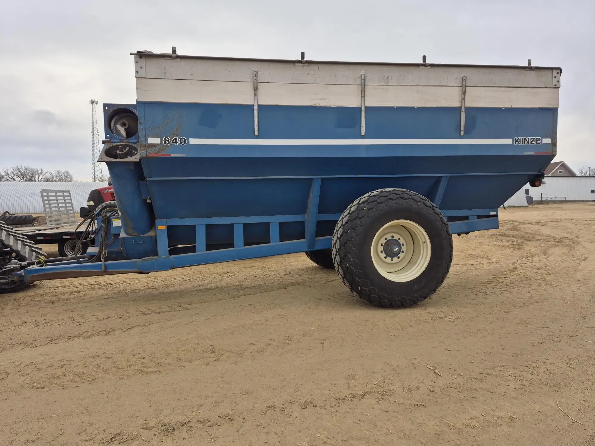 1994 Kinze 840 Equipment Image0