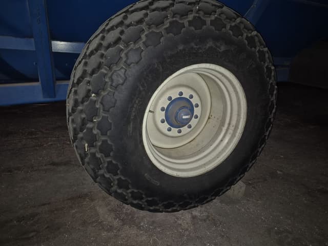 Image of Kinze 840 equipment image 4