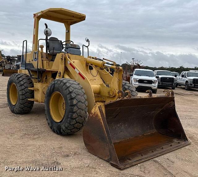 Image of Komatsu WA120 equipment image 2