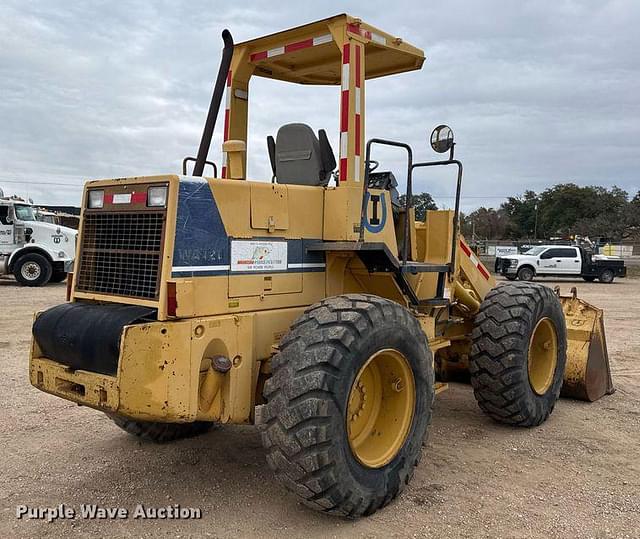 Image of Komatsu WA120 equipment image 4