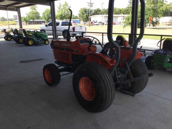 Image of Kubota L2350 equipment image 2
