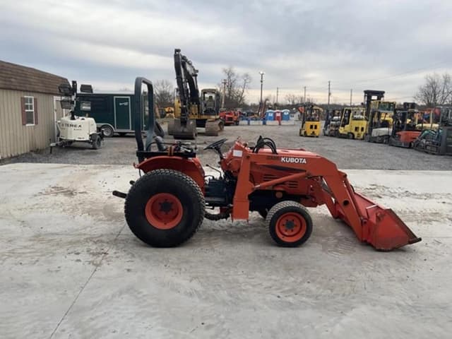 Image of Kubota L2350 equipment image 4