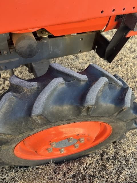 Image of Kubota L2350 equipment image 4