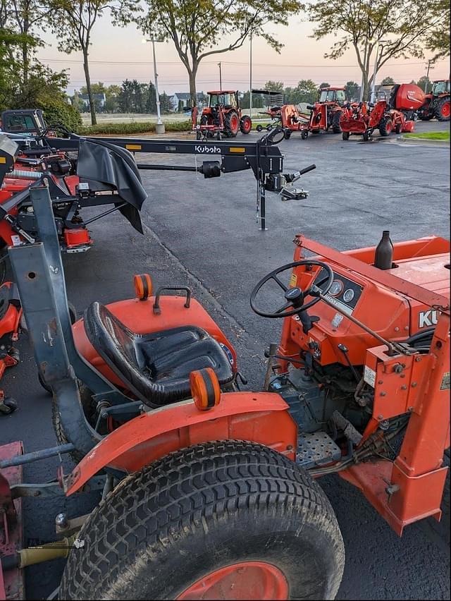 Image of Kubota L2350 equipment image 3