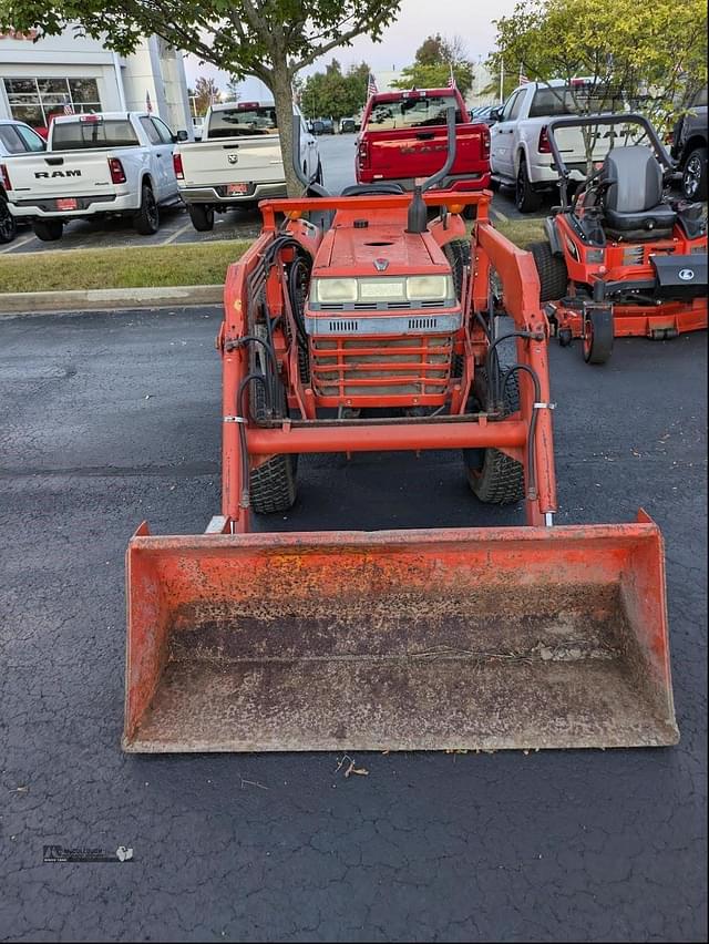 Image of Kubota L2350 equipment image 2