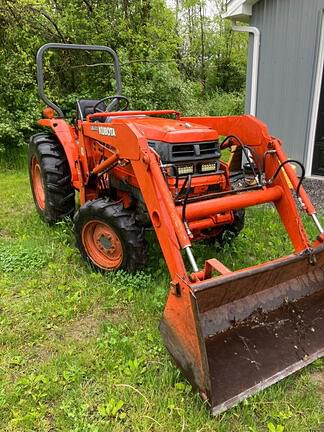 Image of Kubota L2900 equipment image 1