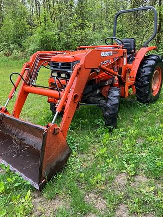 Image of Kubota L2900 Primary image