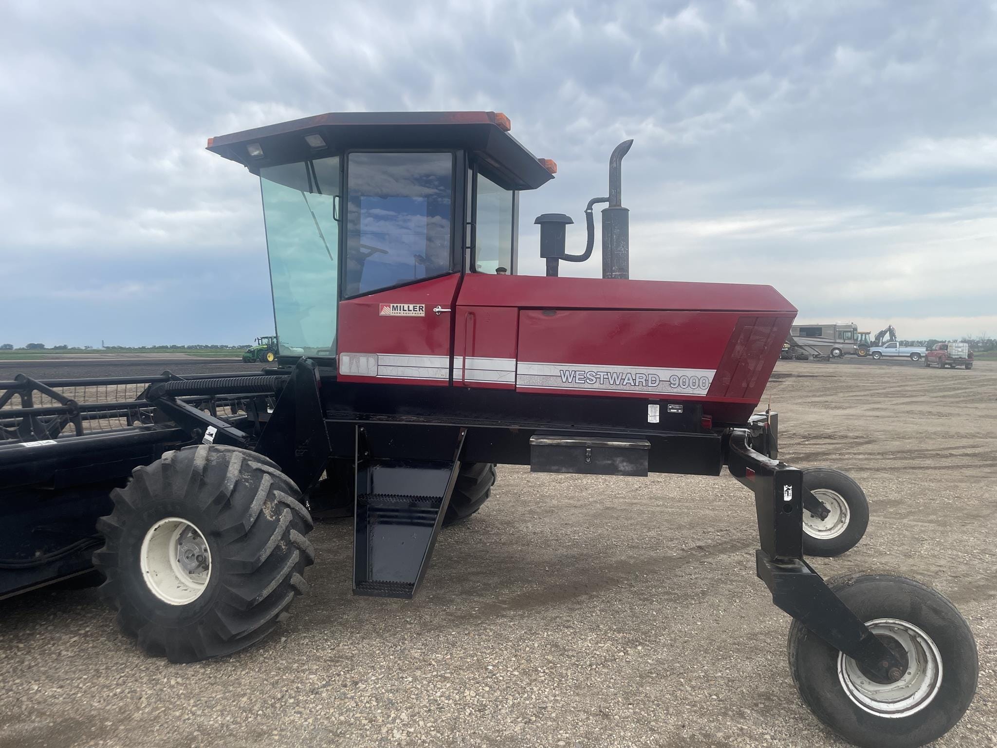 1994 MacDon 9000 Equipment Image0