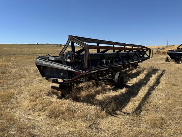 Image of MacDon 960 equipment image 3