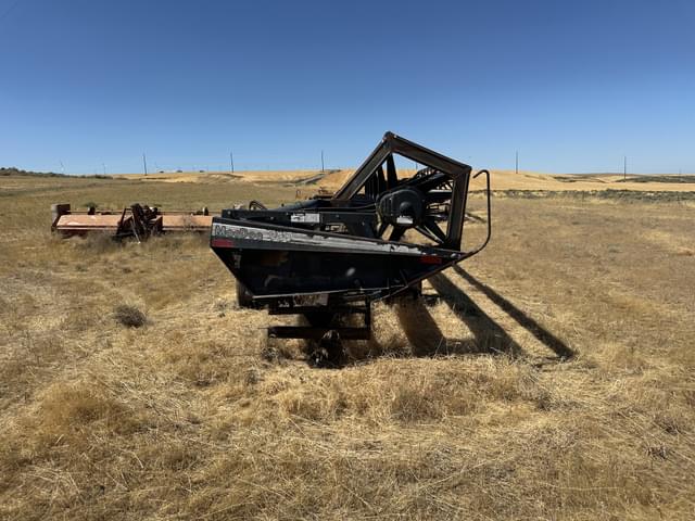 Image of MacDon 960 equipment image 2