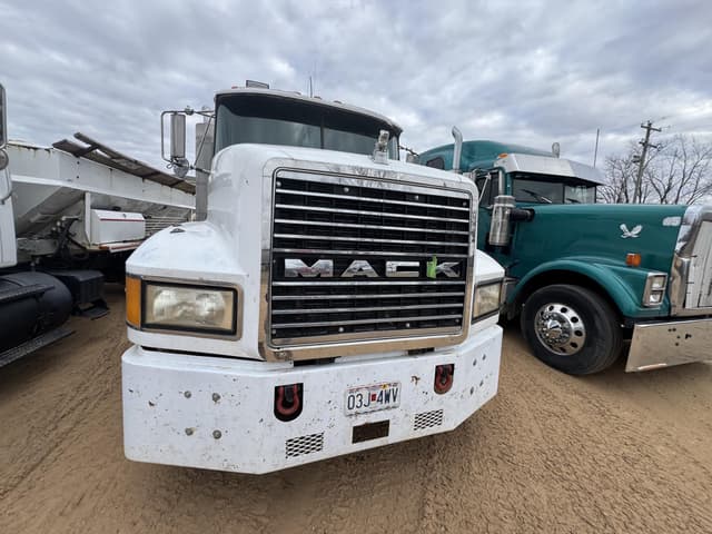 Image of Mack CH613 equipment image 4