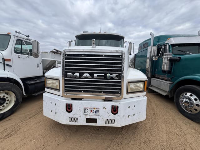 Image of Mack CH613 equipment image 3