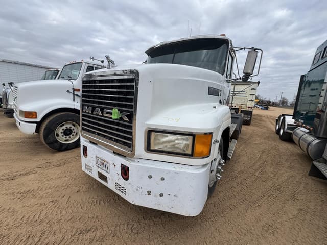 Image of Mack CH613 equipment image 2