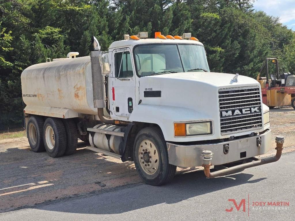 1994 Mack CH613 Equipment Image0