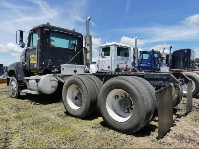 Image of Mack CH613 equipment image 3