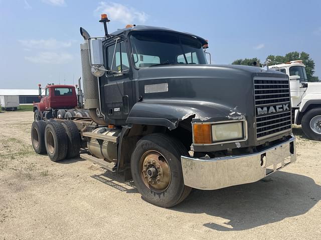 Image of Mack CH613 equipment image 1