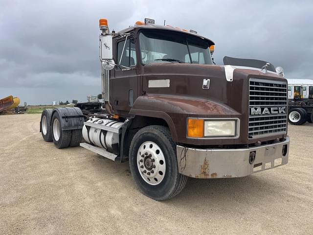 Image of Mack CH613 equipment image 1