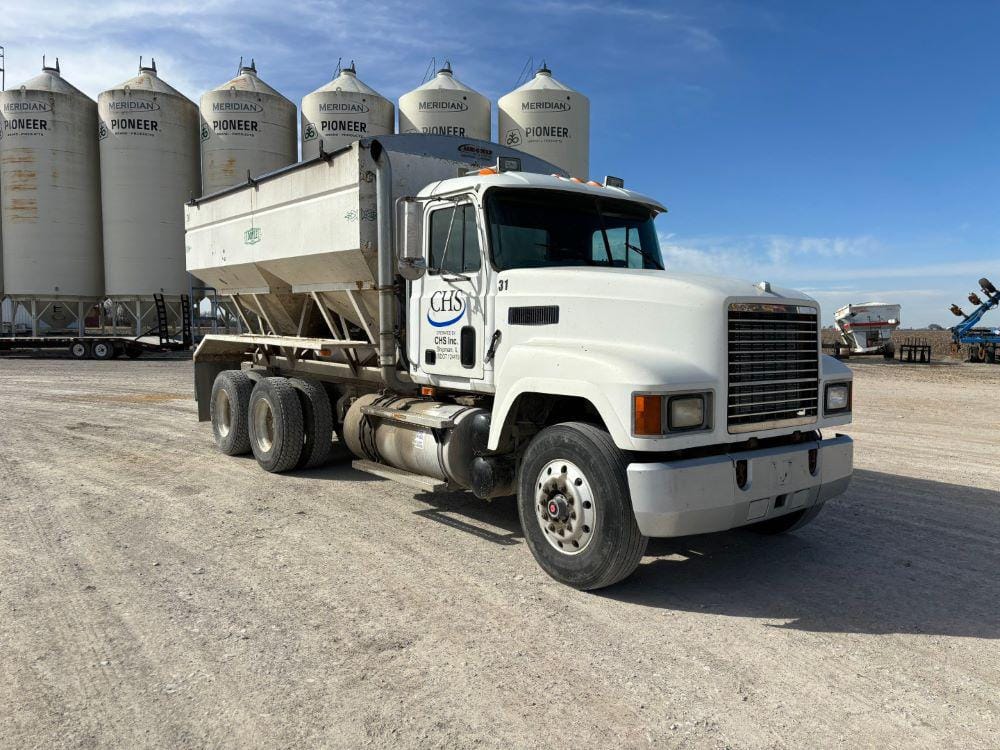 Main image Mack CH613