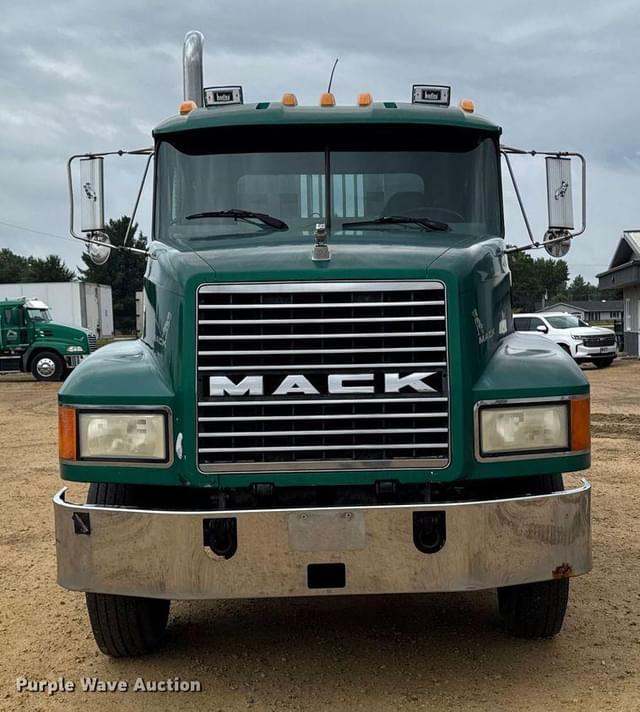 Image of Mack CH613 equipment image 1