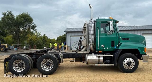 Image of Mack CH613 equipment image 3